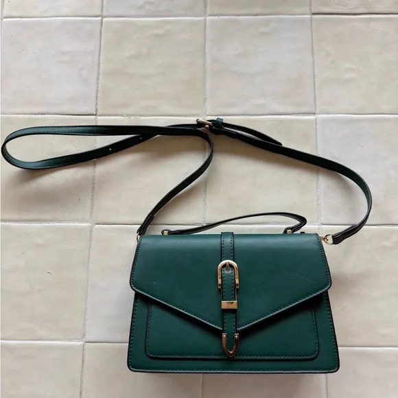 Elegant Green Leather Crossbody Bag - Picture 2 of 4
